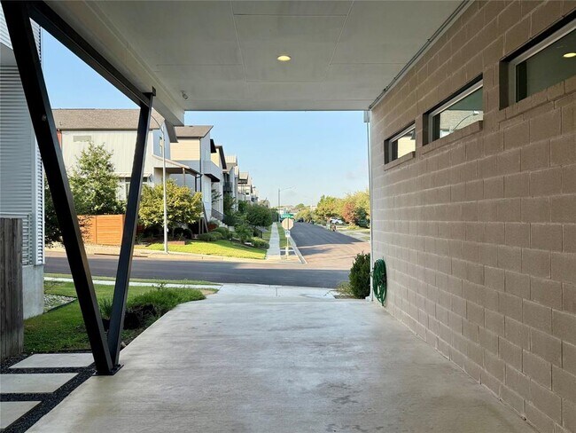 Building Photo - 6325 Florencia Ln