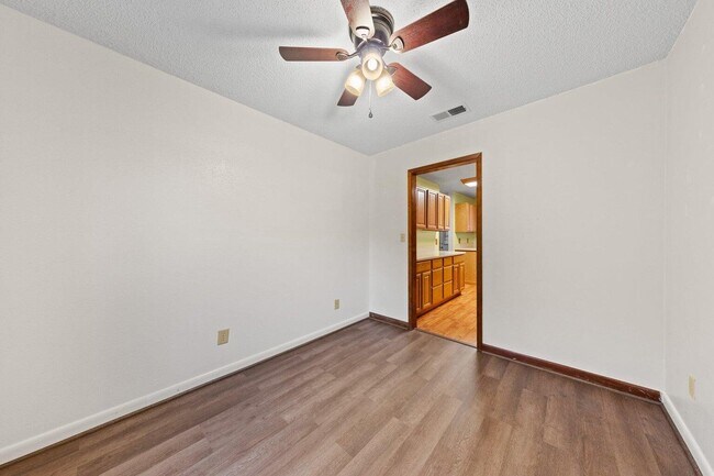 Building Photo - 122 Beach Dr