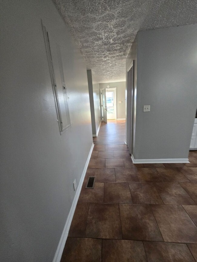 Building Photo - Three Bedroom Home located near South Arlington Ave and Stop 11 Rd