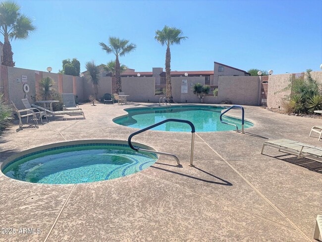 Building Photo - 1440 N Idaho Rd