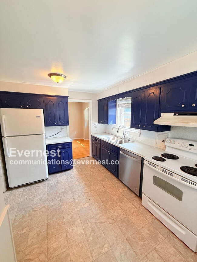 Building Photo - 3852 Wallwerth Dr
