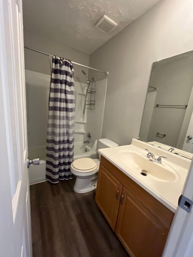 Building Photo - 1851-1853 Lake Club Dr