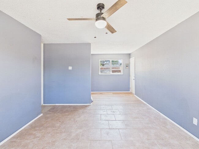 Building Photo - 3810 Mesa Verde Dr