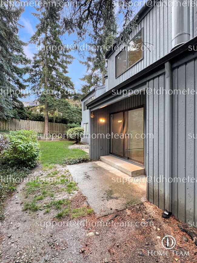 Building Photo - "Charming 2-Bed Townhouse with Spacious 12...