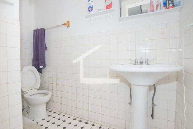 Building Photo - Packards Corner BU 4 bed 1.5 bath for 9.1 Heat Hw inc Students ok,