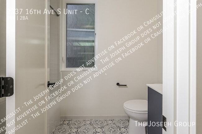 Building Photo - 2337 16th Ave S