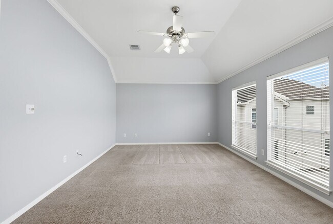 Building Photo - Charming Corner Townhouse in the Heart of Midtown