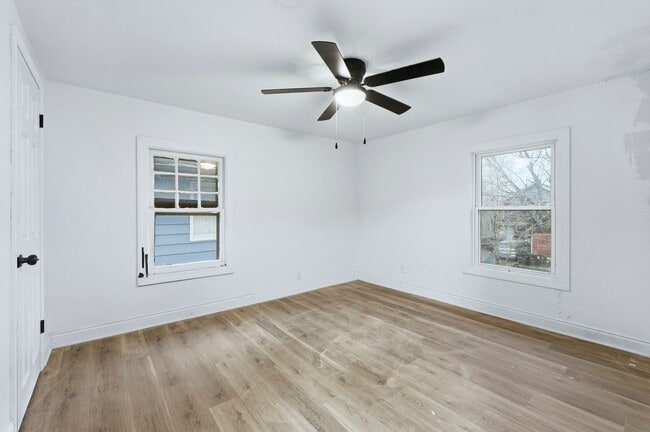 Building Photo - Freshly Updated 3-Bed Home with Back Parking