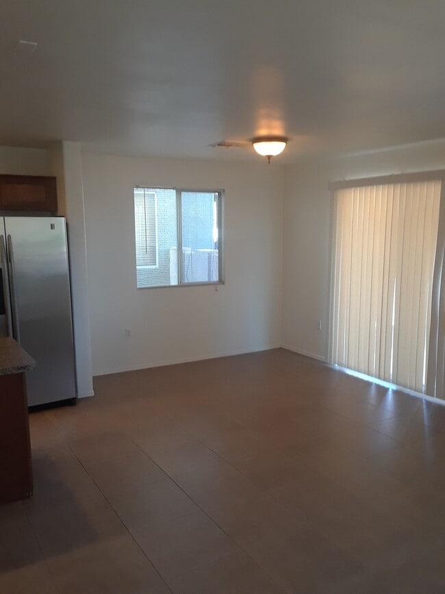 Building Photo - 3 Bedroom - 2.5 Bath - 1605 Sq Ft - Rancho Sahuarita Community - Sahuarita