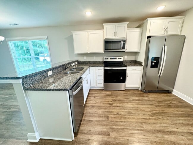 Building Photo - 3 Bedroom, 2 Bath in Conway! No HOA, Plent...