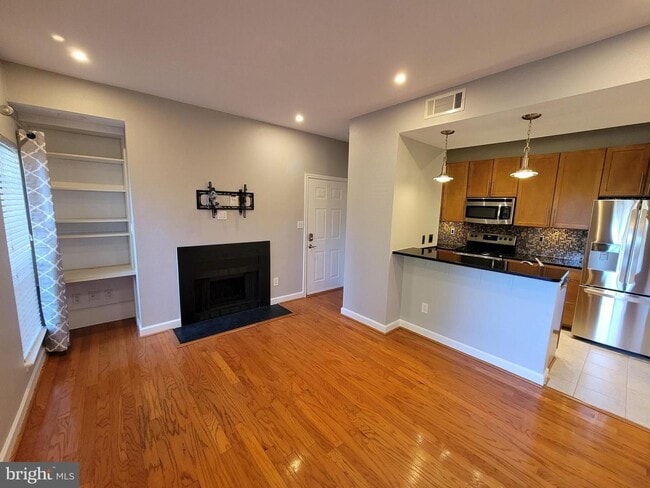 Building Photo - Charming 1BR/1BA Condo in Sought-After Penderbrook Square