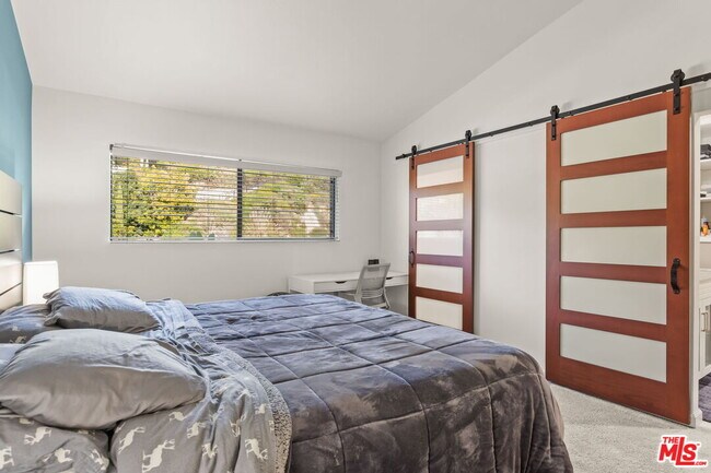 Building Photo - 4637 Park Dr