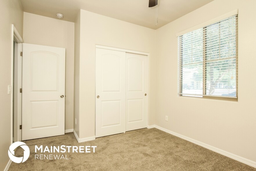 Building Photo - 4710 S 102nd Ln