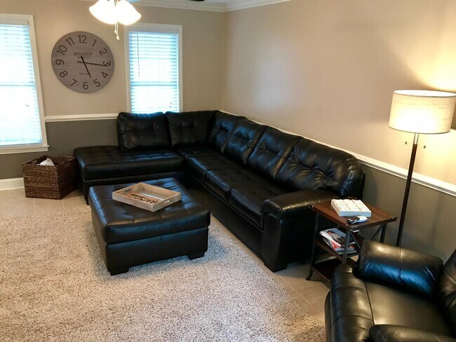 Building Photo - 304 Weeping Willow Dr