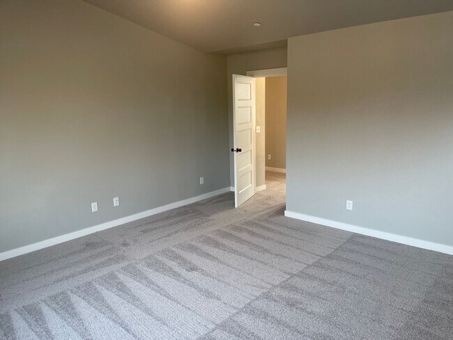 Building Photo - Beautiful New 5BD/4BTH Bella Cresta Home f...
