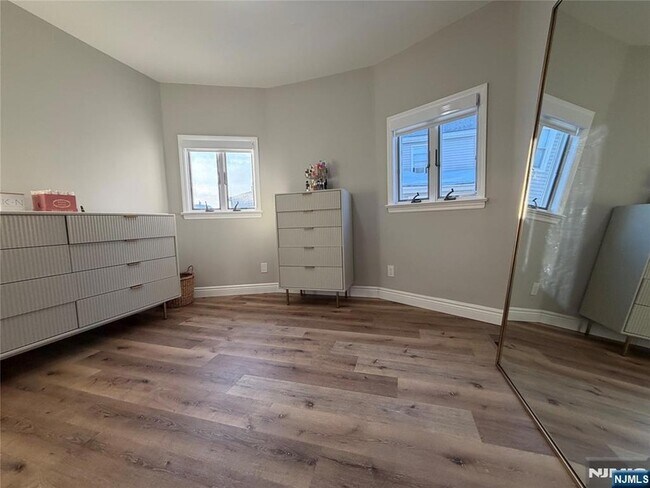 Building Photo - 200 Forest Ave