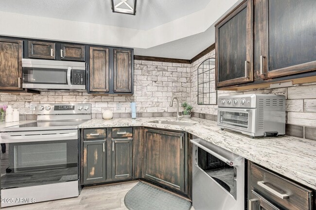 Building Photo - 8787 E Mountain View Rd