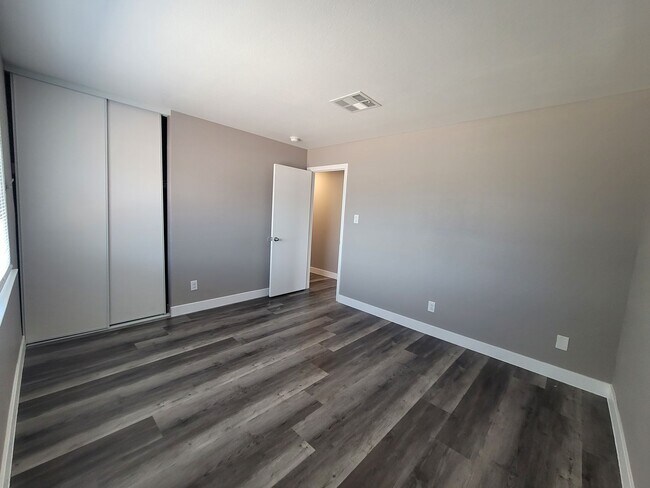 Building Photo - Lock in ONE MONTH FREE - Ask for more deta...