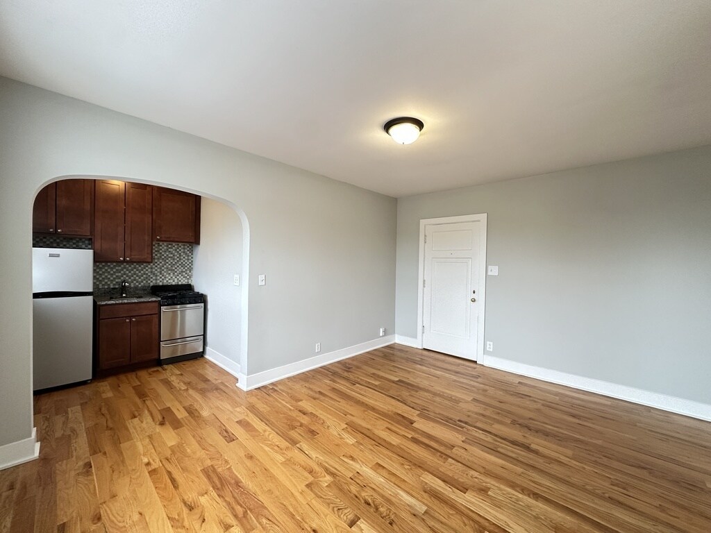 Building Photo - 4349 N Damen