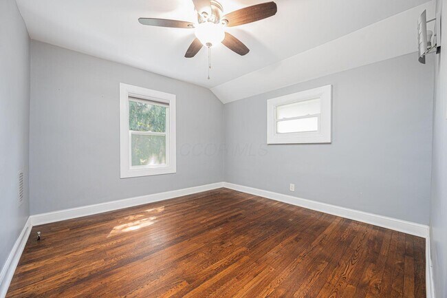 Building Photo - 906 S Champion Ave