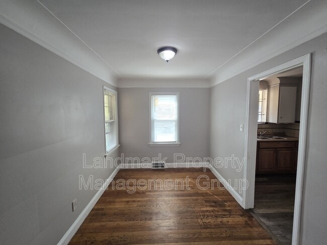 Building Photo - 15401 Eastwood St