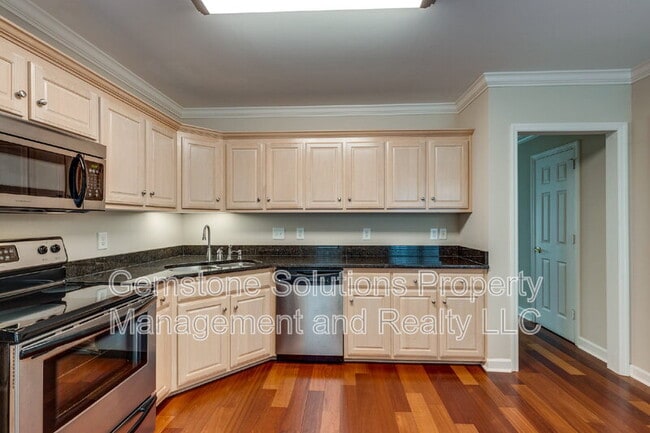 Building Photo - 1628 Brentwood Pointe