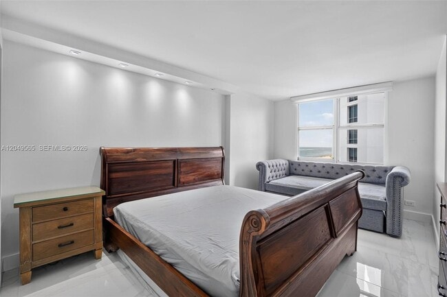 Building Photo - 6039 Collins Ave