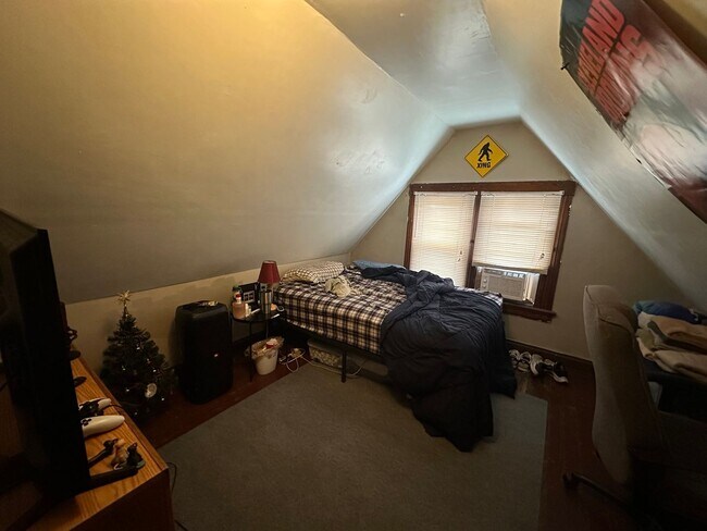 Building Photo - 5 Bedroom Clifton House Available Next to UC Campus