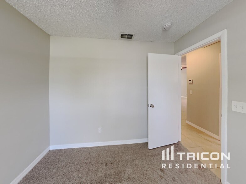 Building Photo - 1534 Thistledown Dr