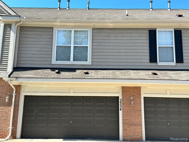 Building Photo - 2354 Pinecroft Dr
