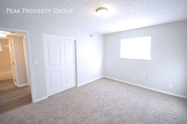 Building Photo - Available Fall 2025! 2 Bedroom apartment L...