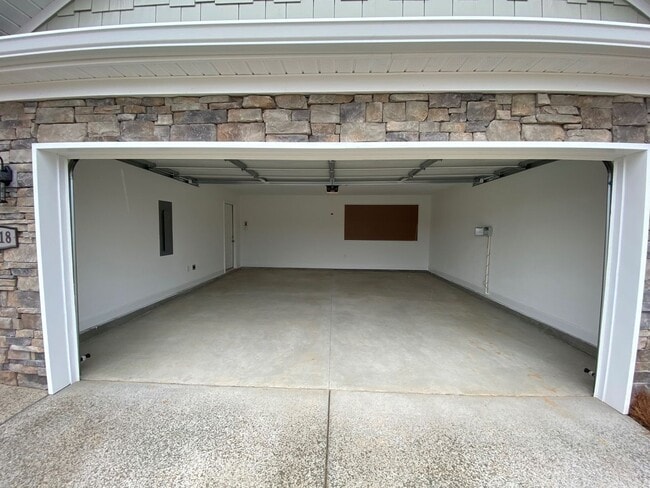 Building Photo - 2318 Bundoran Dr