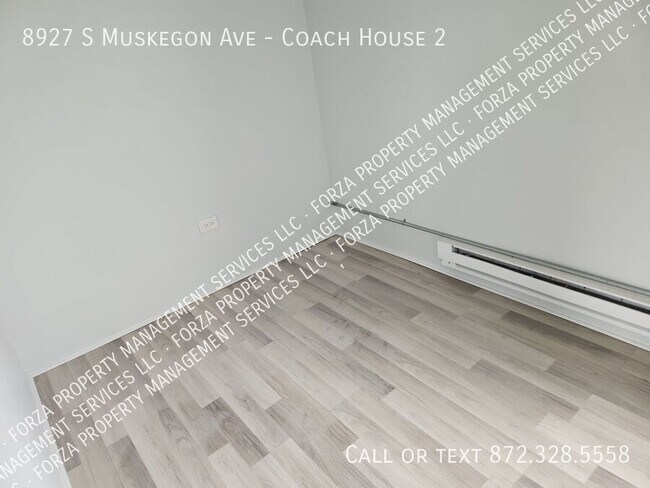 Building Photo - 8927 S Muskegon Ave