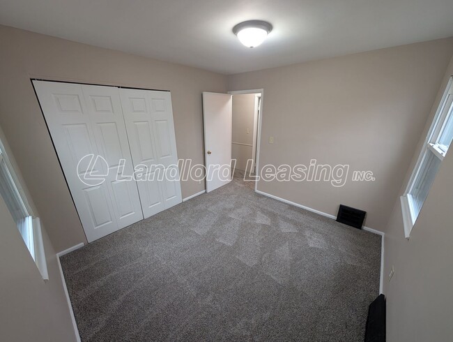 Building Photo - Updated Cape Cod with New Flooring, Front Deck & Garage