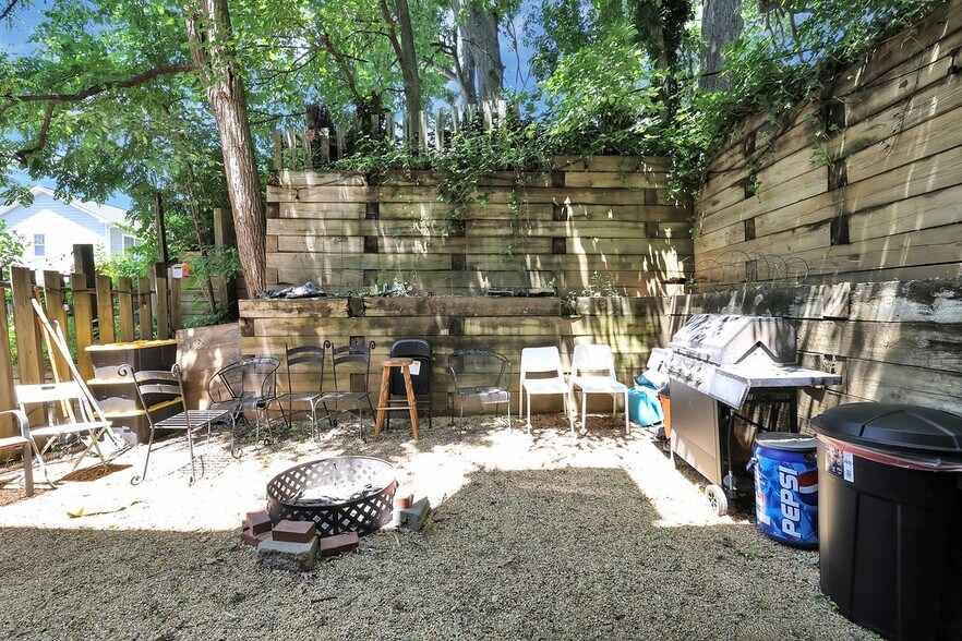 Building Photo - 3001 20th Ct S