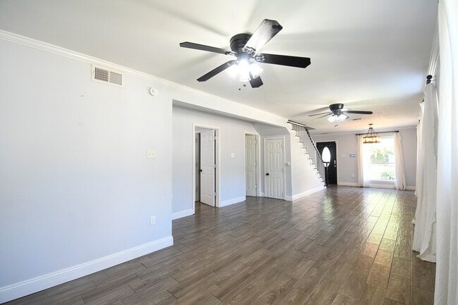 Building Photo - 278 W Robert E Lee Blvd