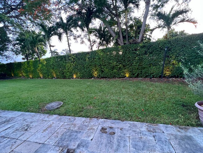 Building Photo - 7704 SW 139th Ct