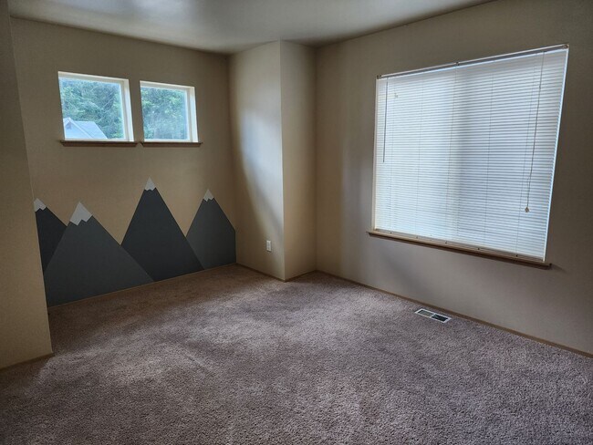 Building Photo - 1569 Burnside Pl