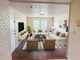 Building Photo - 17 Sinai Cir