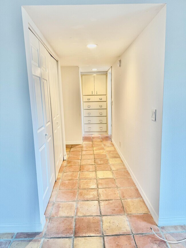 Building Photo - 1527 S Flagler Dr