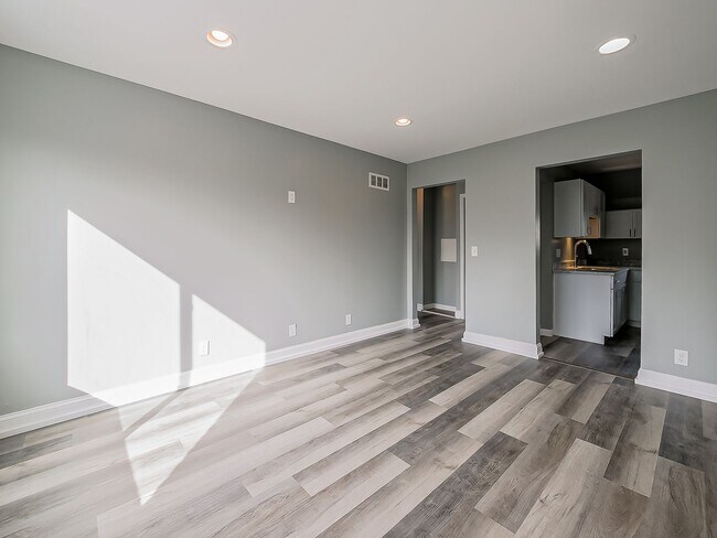 Building Photo - 11-13 MOHAWK RD