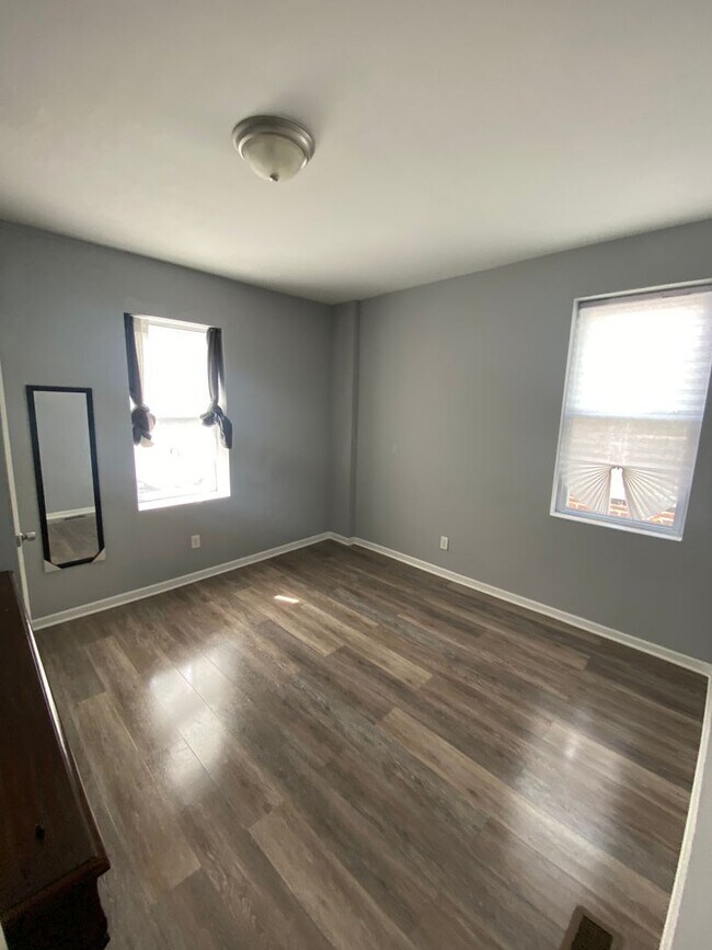 Building Photo - 5706 Warrington Ave