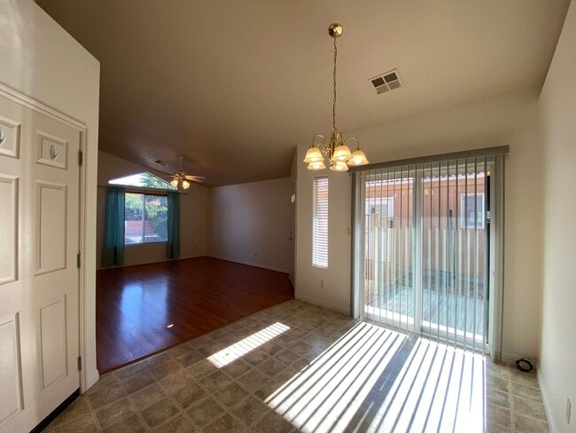 Building Photo - ADORABLE HOUSE FOR RENT IN HURRICANE