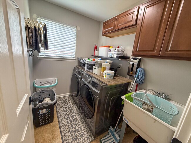 Building Photo - 38619 Watson Cir