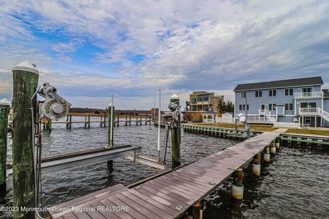 Building Photo - 1095 Island Dr