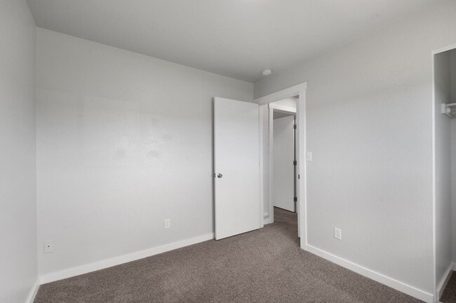 Building Photo - remodeled Monument town home