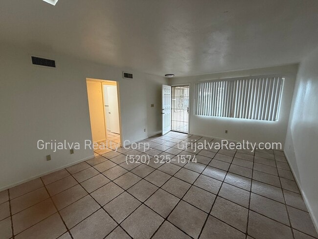 Building Photo - 2 Bedroom, 2 Bath Townhouse for Rent   (Stone/Roger)