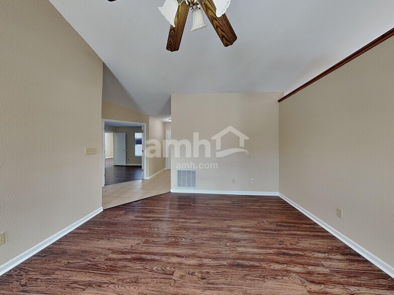 Building Photo - 7215 Kidwell Dr