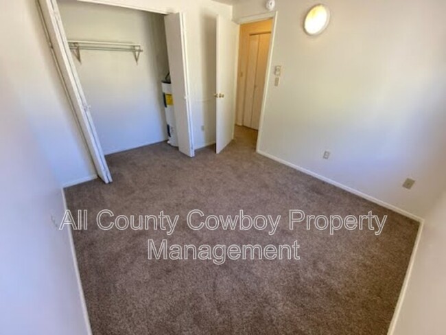 Building Photo - 527 Spring Creek Dr
