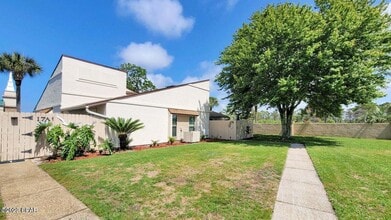 Building Photo - 17462 Front Beach Rd